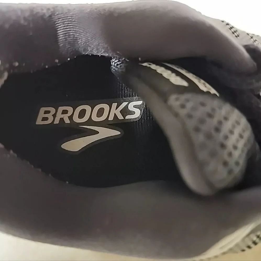 Brooks Revel 5 Road Running Shoes Women's Size 8.5 M White Black 1202491B155 - Picture 8 of 12